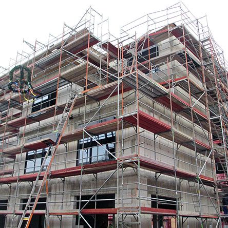 Projekt: Neubau eines mehrgeschossigen Geschäftshauses; monolithische Stahlbetonkonstruktion mit Ortbeton- und Mauerwerkswänden auf durchgehender Stahlbetonbodenplatte